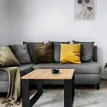 Fully-Furnished Apartment With Air Conditioning For Families, Cracow Old Town
