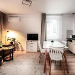 Fully-Furnished Apartment With Air Conditioning For Families, Cracow Old Town