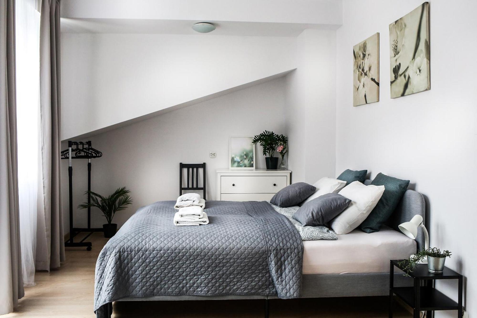 Fully-furnished With Air Conditioning For Families, Cracow Old Town Apartament