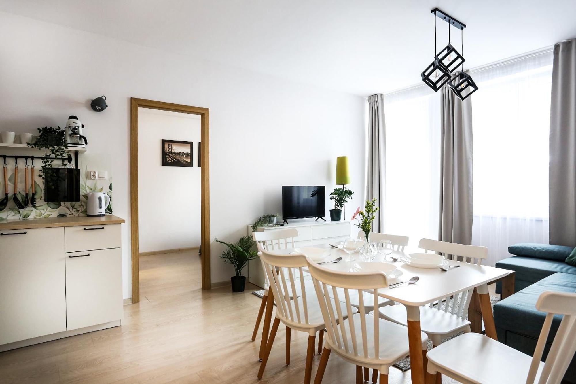 Fully-furnished With Air Conditioning For Families, Cracow Old Town Apartament
