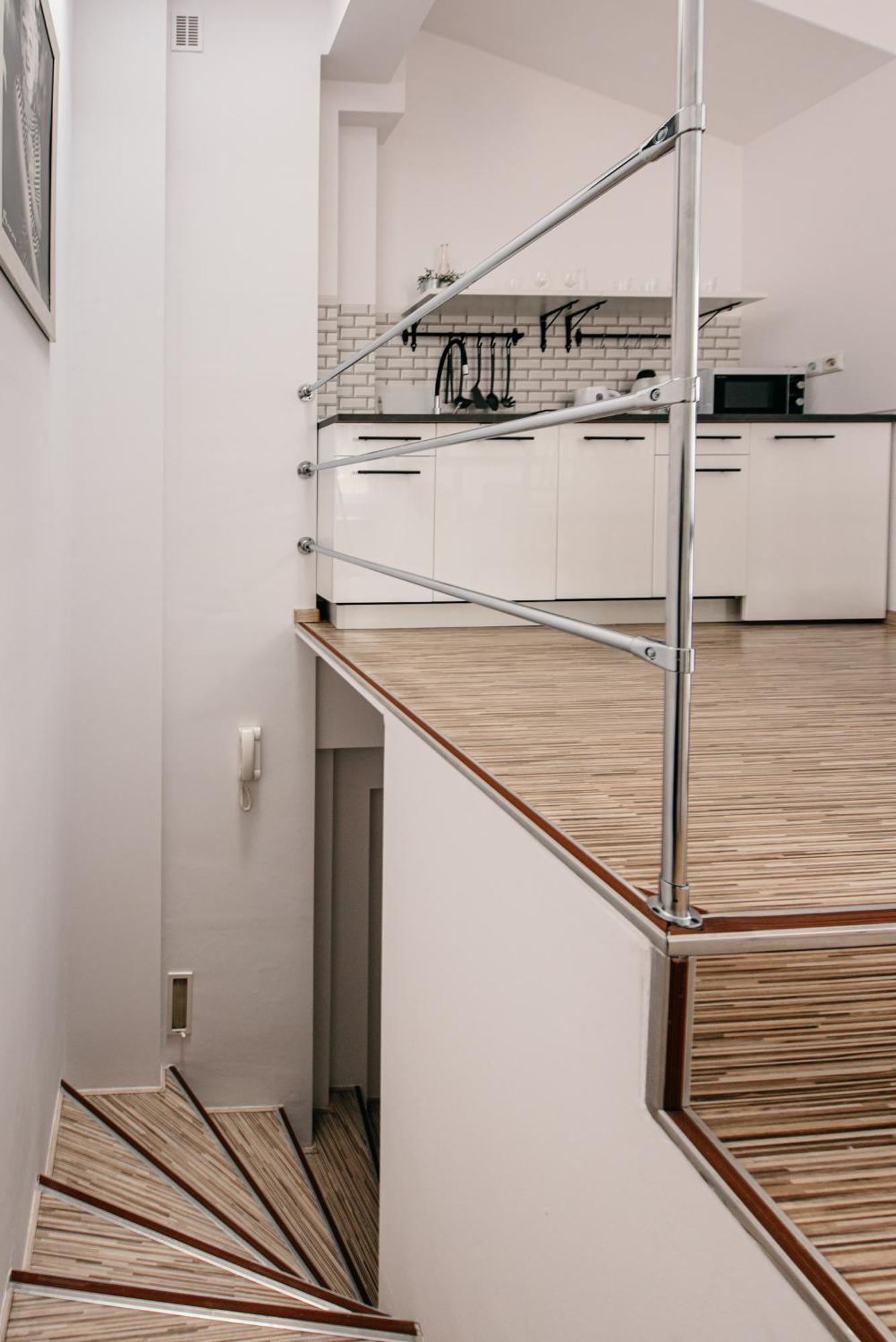 Fully-furnished With Air Conditioning For Families, Cracow Old Town Apartament *