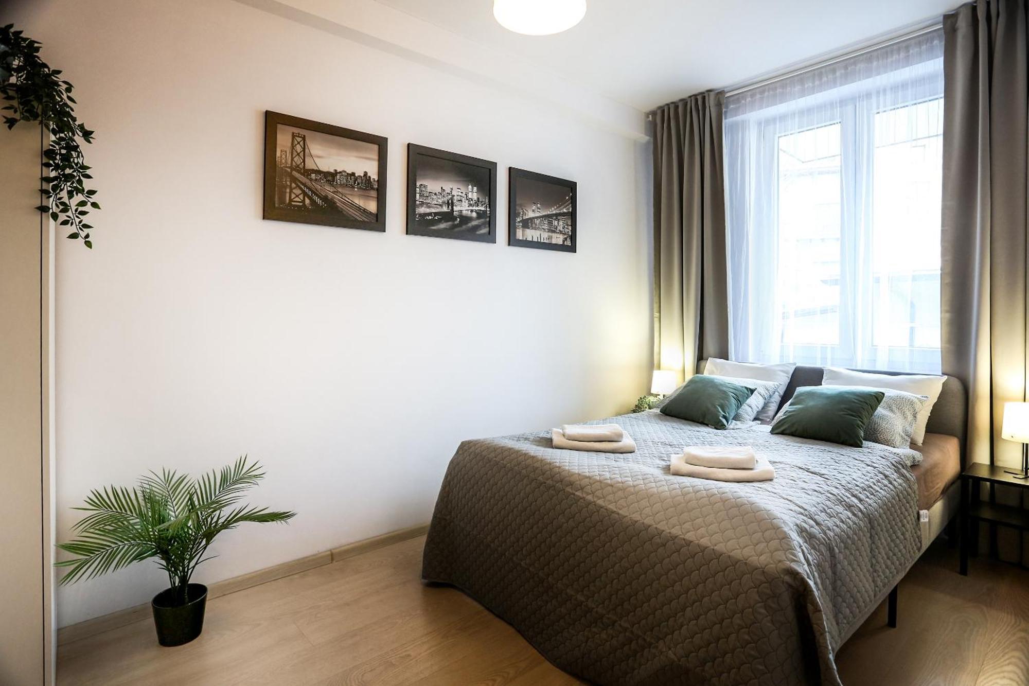 Fully-furnished With Air Conditioning For Families, Cracow Old Town Apartament